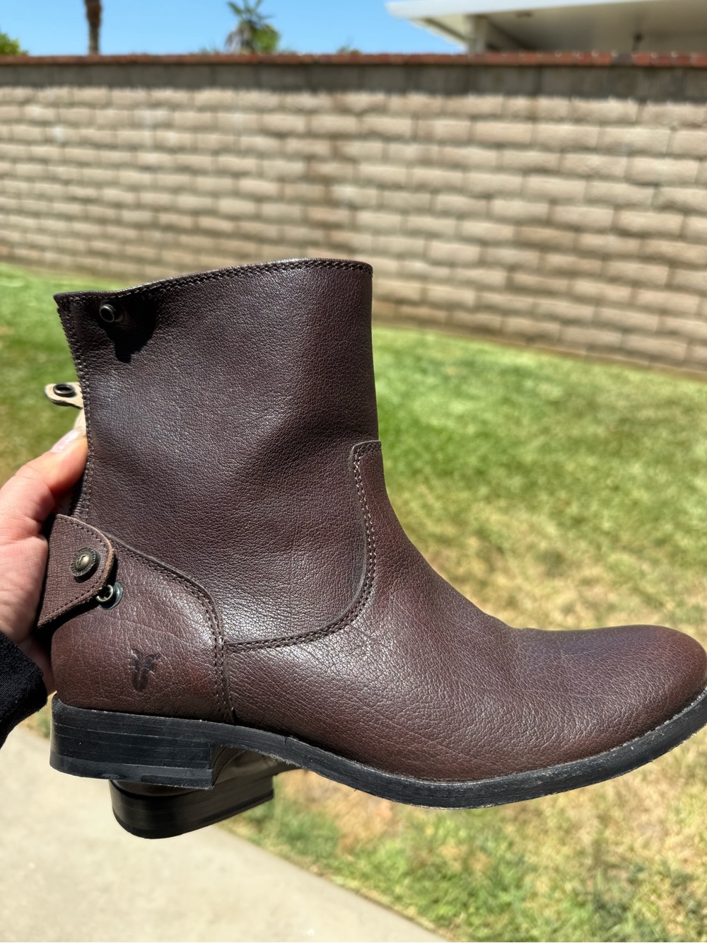 Women’s Frye Dark Brown Melissa zip up boot size 8 🍫🍩